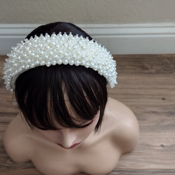 Artisan Glow: Headband with Acrylic Pearls and Crystals" beige. - Picture 8 of 14